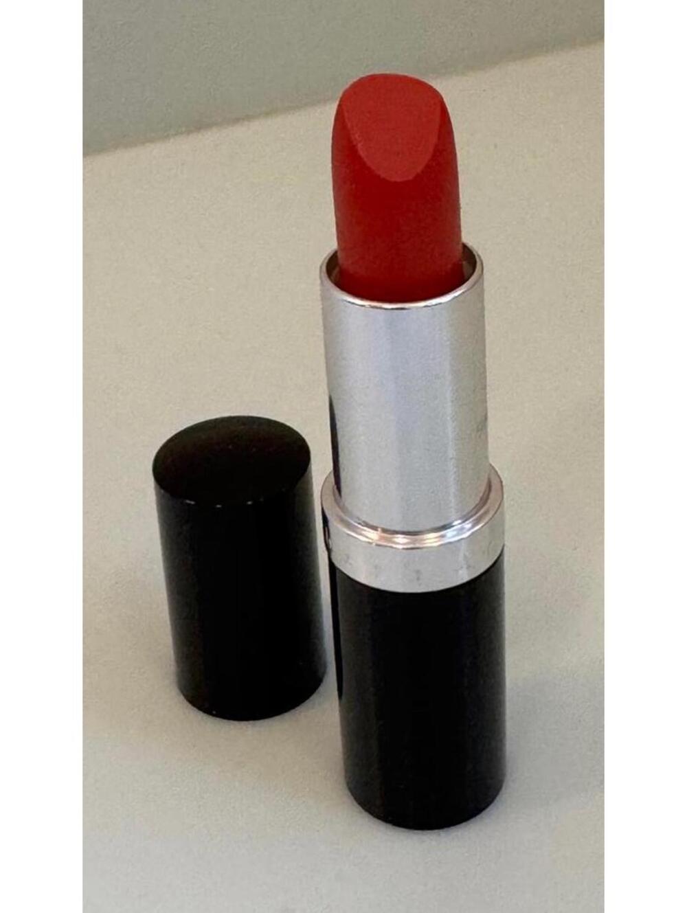 High-Impact Red Lipstick - Hop 01